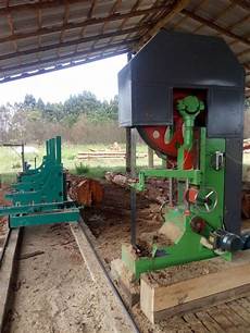 Bandsaw Machine